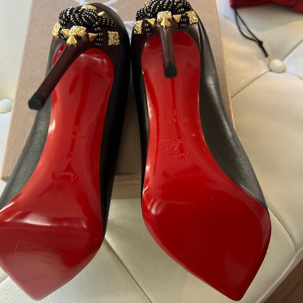Christian Louboutins Edo Pump 38.5